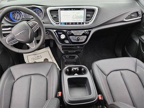 New 2026 Chrysler Pacifica Select image 10