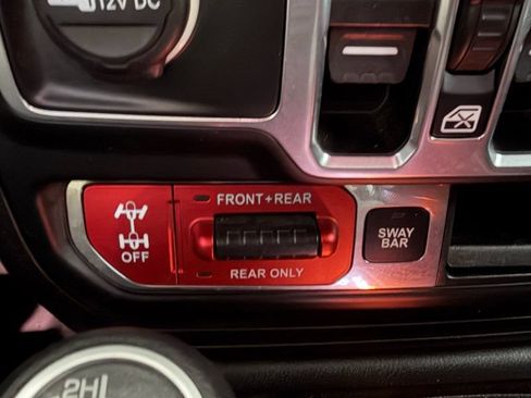 Used 2018 Jeep Wrangler Unlimited Rubicon AWD/4WD image 30