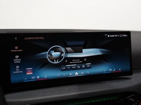 Used 2025 BMW 330i xDrive Sedan w/ M Sport Package image 27