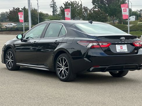 Used 2024 Toyota Camry SE image 6