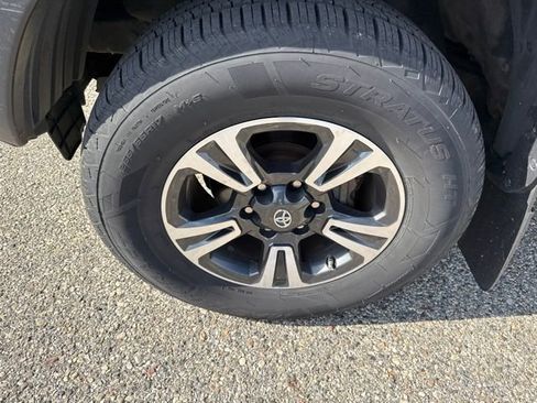 Used 2014 Toyota Tacoma 4x4 Double Cab w/ Convenience Package image 10
