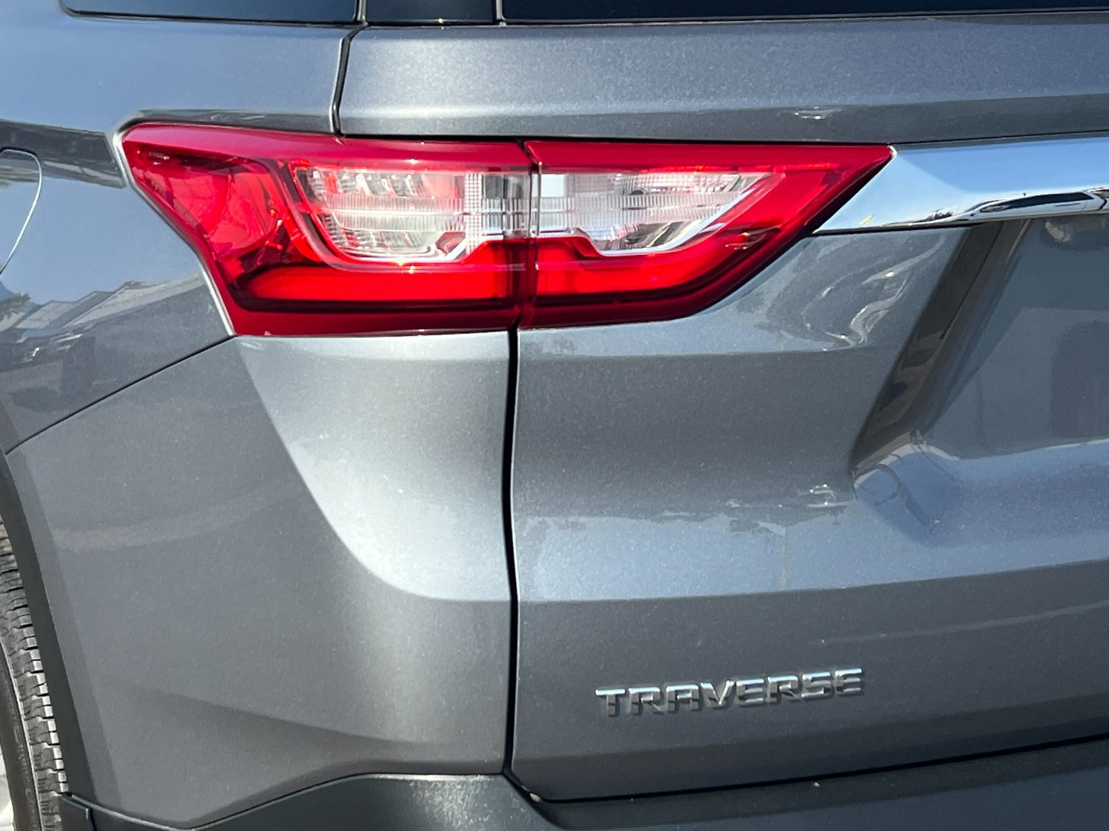 Used 2021 Chevrolet Traverse LT FWD image 28
