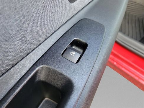 Used 2025 Hyundai Elantra Limited image 23