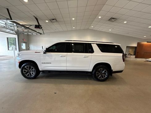 Used 2023 Chevrolet Suburban Z71 w/ Luxury Package AWD/4WD image 4