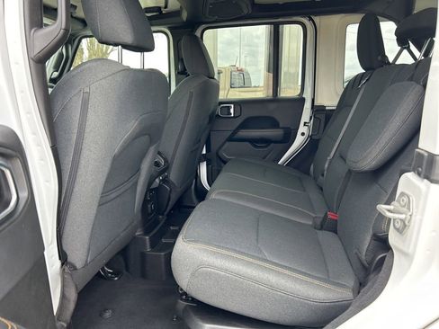 Used 2025 Jeep Wrangler Unlimited Sahara w/ Safety Group image 10