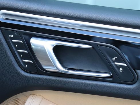 Used 2018 Porsche Macan image 41