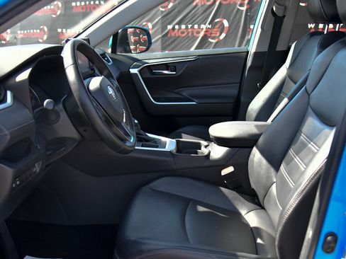 Used 2020 Toyota RAV4 XLE Premium FWD image 18