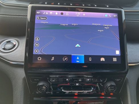 Used 2023 Jeep Grand Cherokee Overland image 9