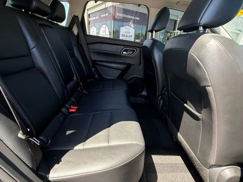 Used 2021 Nissan Rogue SV w/ Premium Package image 40