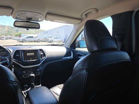 Used 2015 Jeep Cherokee Trailhawk AWD/4WD image 14