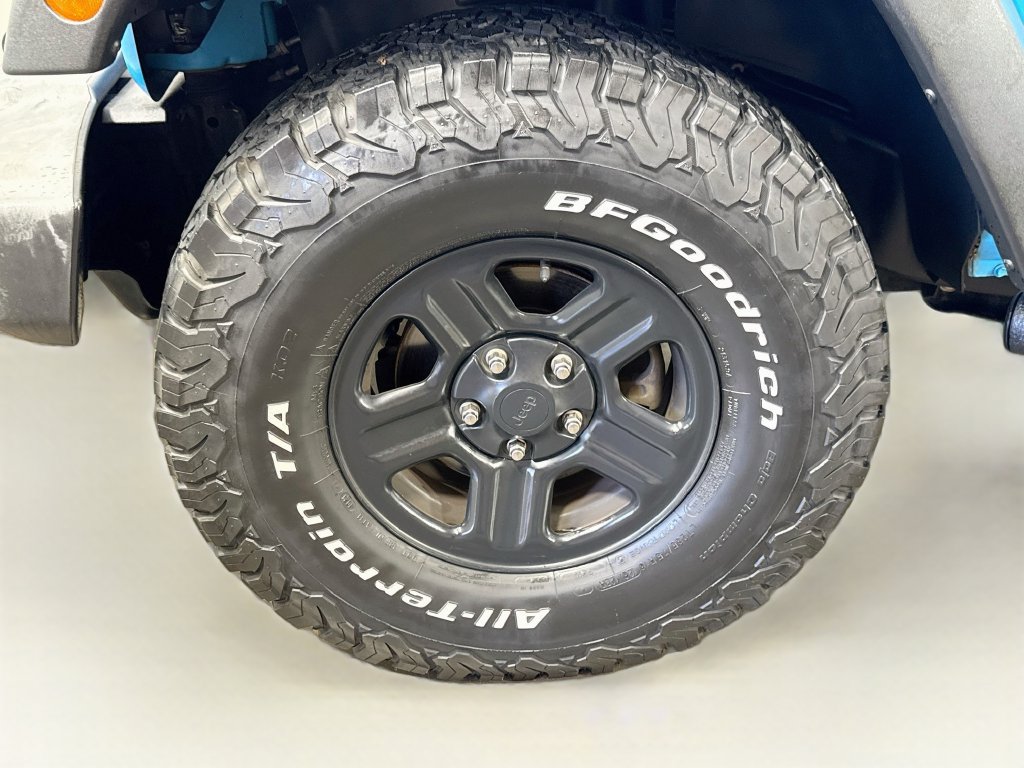 Used 2018 Jeep Wrangler Unlimited Sport w/ Connectivity Group AWD/4WD image 36