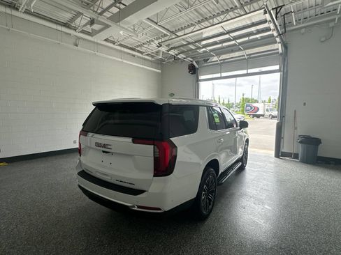 Used 2025 GMC Yukon Elevation w/ Technology Package AWD/4WD image 3