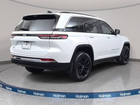 Used 2022 Jeep Grand Cherokee Limited 4xe w/ Luxury Tech Group II AWD/4WD image 6