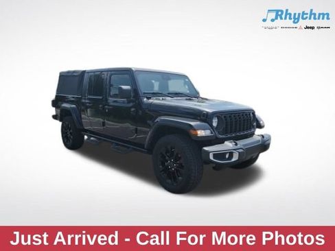 Used 2024 Jeep Gladiator Sport AWD/4WD image 1