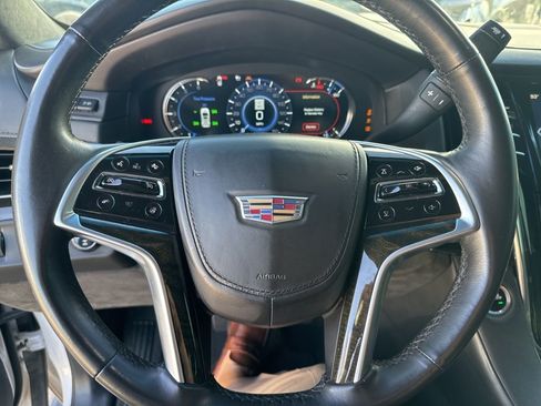 Used 2017 Cadillac Escalade Platinum image 9