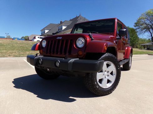 Used 2007 Jeep Wrangler Unlimited Sahara w/ Dual Top Group image 9