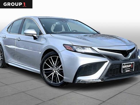 Certified 2022 Toyota Camry SE image 2