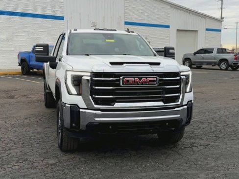 Used 2024 GMC Sierra 3500 SLE w/ SLE Value Package image 3