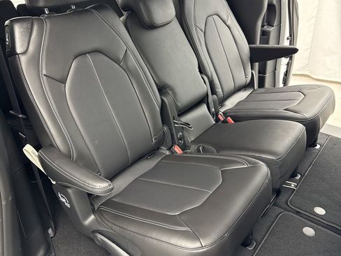 New 2026 Chrysler Pacifica Select image 31