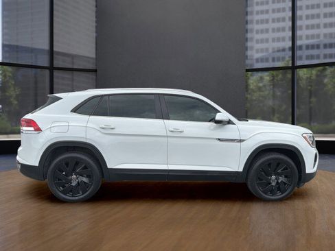 Used 2024 Volkswagen Atlas Cross Sport SE FWD image 16