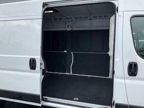 Used 2025 RAM ProMaster 3500 w/ Convenience Group FWD image 9