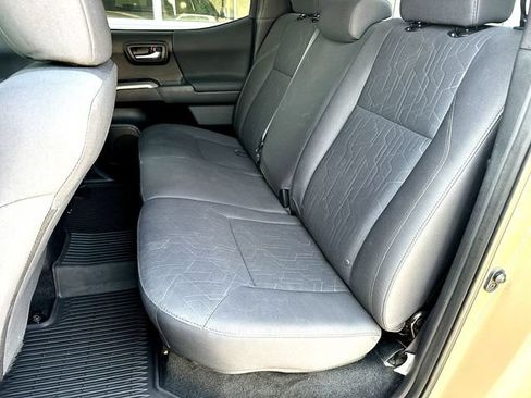 Certified 2018 Toyota Tacoma TRD Off-Road AWD/4WD image 18