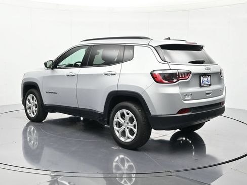 Used 2024 Jeep Compass Latitude AWD/4WD image 7
