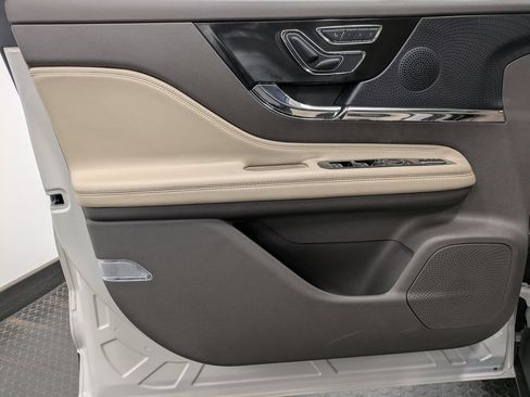 Used 2023 Lincoln Corsair Reserve FWD image 8