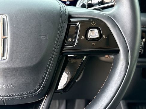 Used 2025 Lincoln Aviator 2WD image 17