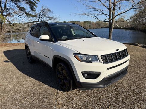 Used 2019 Jeep Compass Altitude image 1