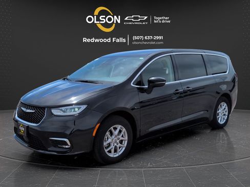 Used 2023 Chrysler Pacifica Touring-L FWD image 1