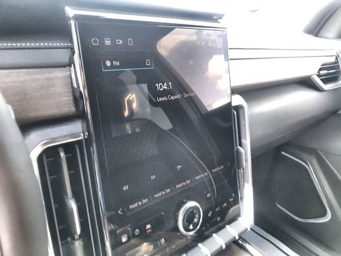 Used 2024 GMC Acadia Denali w/ Super Cruise Package image 16