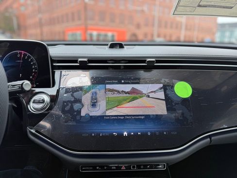 New 2026 Mercedes-Benz E 53 AMG e 4MATIC Sedan image 36