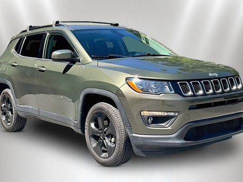Used 2018 Jeep Compass Latitude AWD/4WD image 1