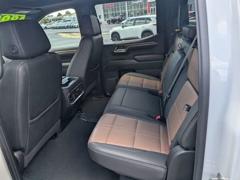 Used 2024 Chevrolet Silverado 1500 High Country w/ Technology Package AWD/4WD image 10
