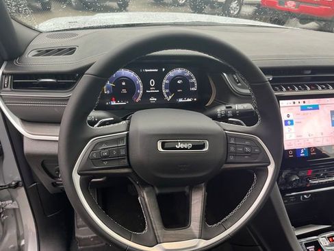 New 2025 Jeep Grand Cherokee L Limited w/ Black Appearance Package image 16