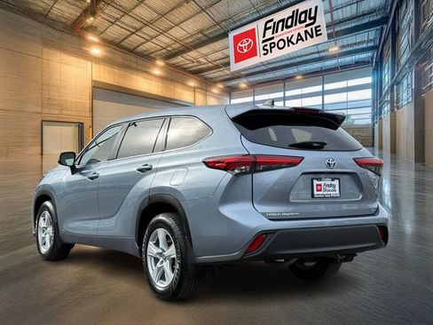 Certified 2022 Toyota Highlander LE image 6