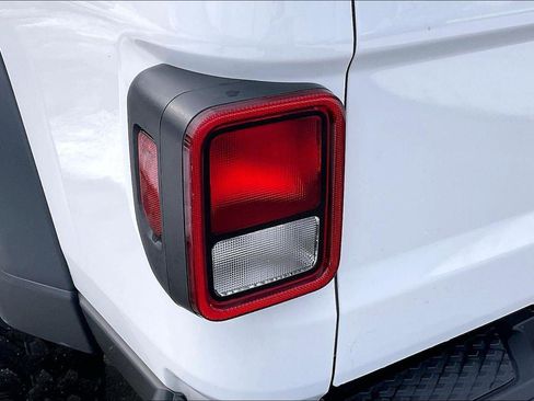 Used 2020 Jeep Gladiator Sport w/ Quick Order Package 24S image 31