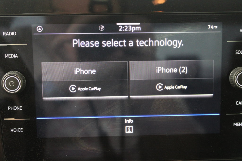Used 2025 Volkswagen Jetta SE FWD image 33