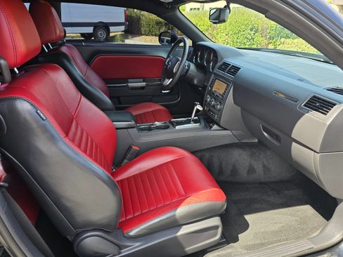 Used 2013 Dodge Challenger R/T RWD image 27