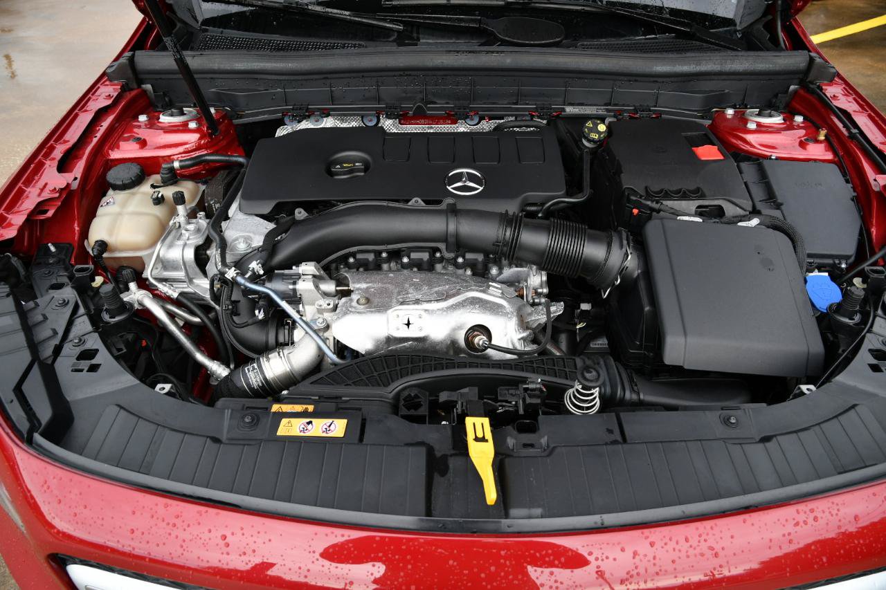 Used 2022 Mercedes-Benz GLB 250 w/ Premium Package image 40