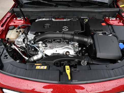 Used 2022 Mercedes-Benz GLB 250 w/ Premium Package image 40