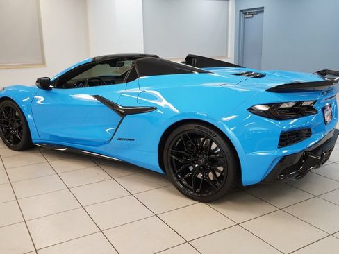 Used 2024 Chevrolet Corvette Z06 RWD image 7