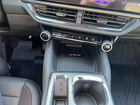 New 2026 Chevrolet Equinox EV RS image 8