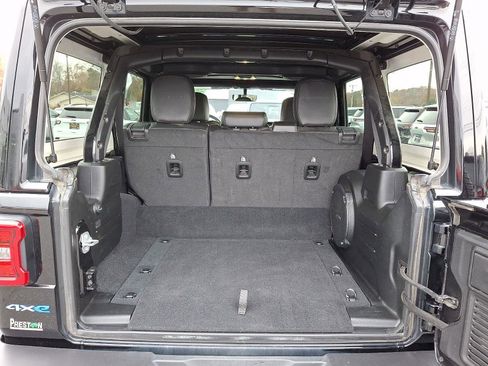 Used 2023 Jeep Wrangler Sahara w/ Cold Weather Group image 28