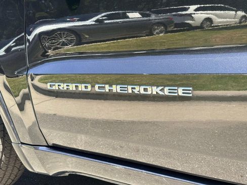 Used 2014 Jeep Grand Cherokee Overland AWD/4WD image 17