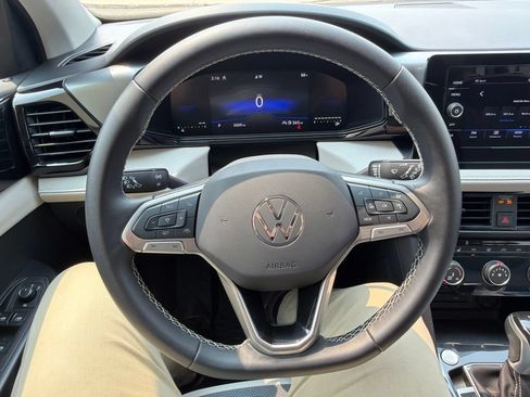 Certified 2023 Volkswagen Taos SE AWD/4WD image 16