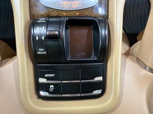 Used 2014 Porsche Cayenne Diesel AWD/4WD image 40