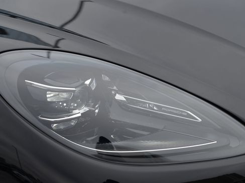 Certified 2026 Porsche Macan AWD/4WD image 12
