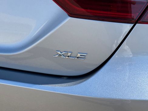Used 2022 Toyota Camry XLE FWD image 31